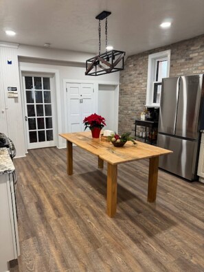 Microones, forn, placa de cuina i rentaplats 