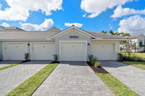 Exterior - Stately appointed 2/2 within the coveted Babcock National Golf & Country Club. (Punta Gorda)