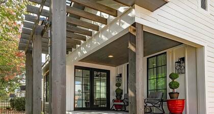 Luxury Walk-to-Stadium Stay with Backyard Retreat!