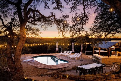Sunset Canyon Retreat; Minutes to Wedding Venues, Pool, Hot Tub & Sunset Views