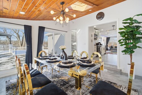 King Bed w/ Game Room near Massmutual w/ Riverview