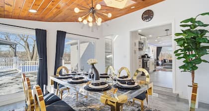 King Bed w/ Game Room near Massmutual w/ Riverview