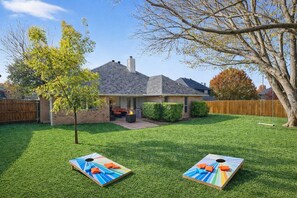 Terrace/patio - DFW Family Fun Retreat Pool Table Air Hockey Arcade Game Work Space BBQ Firepit (North Richland Hills)