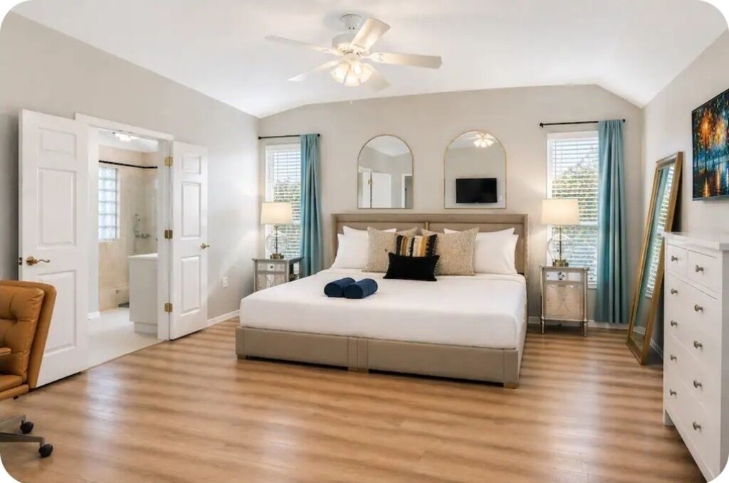 4 bedrooms, desk, iron/ironing board, travel cot