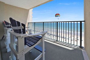 Property grounds - Perfect 1-bedroom ocean front condo in charming North Myrtle Beach sleeps 6 (North Myrtle Beach)