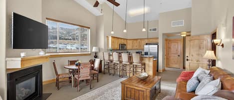 Fernseher, Kamin, Arbeitsbereiche