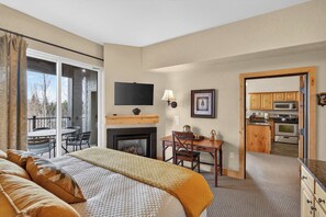 2 bedrooms, desk, iron/ironing board, travel cot - 2BR at Silverado • Pool, Hot Tub, Walk to Ski (Park City)
