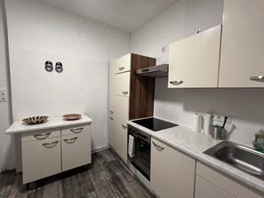 Private kitchen - Fitter & vacation apartment | balcony | 3 bedrooms (Bremerhaven)