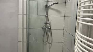 Dusche, Handtücher, Seife, Toilettenpapier