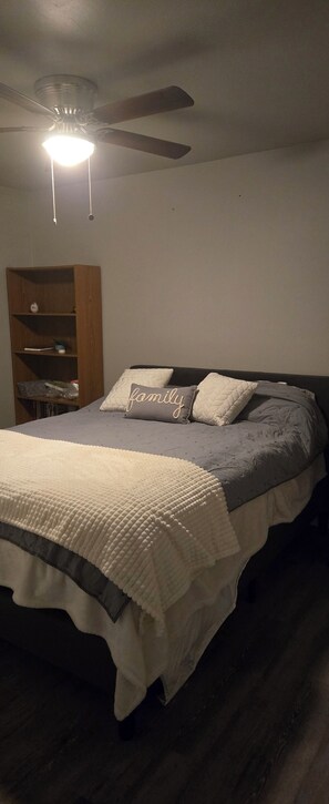 4 makuuhuonetta, silitysrauta/-lauta, Wi-Fi, vuodevaatteet