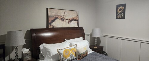 Spacious 4-bedroom House on Ortiz in Abq