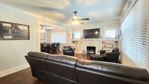 Smart TV - Short Walk to CdA Lake, Downtown & Hiking - Historic Garden District Home (Coeur d'Alene)