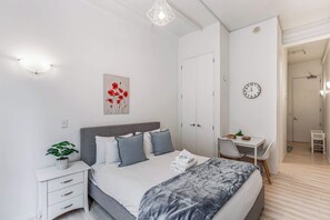 1 habitación, tabla de planchar con plancha, wifi y ropa de cama 