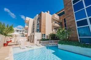 Pool - Stylish 2BR Coastal Condo | Aracari 28 by Bocobay (Noord)