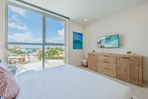 2 bedrooms, iron/ironing board, free WiFi, bed sheets - Stylish 2BR Coastal Condo | Aracari 28 by Bocobay (Noord)