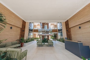 Lobby - Stylish 2BR Coastal Condo | Aracari 28 by Bocobay (Noord)