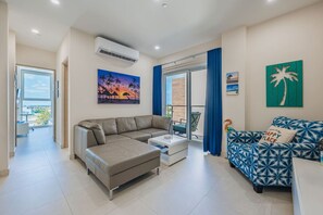 Smart TV - Stylish 2BR Coastal Condo | Aracari 28 by Bocobay (Noord)