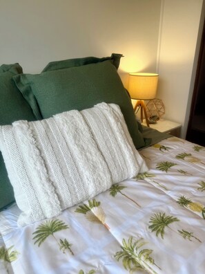 Internet, bed sheets - Welcome to Saltwater Escape in Swansea. (Swansea)