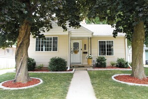 Exterior detail - Cozy & Updated Oshkosh Home 5 Minutes from Airport (Oshkosh)