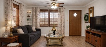 Groveton Country Cottage. In the Heart of Historic Trinity County. Sleeps 7