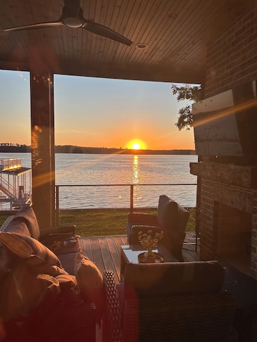 Spacious 6-bedroom 4.5 Bath home in peaceful Cherokee AL with Breathtaking views