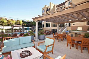 Outdoor dining - SeaCliff Costa Pacifica -1310 (Oceanside)