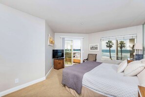 2 bedrooms, desk, iron/ironing board, WiFi - 5N-64 Beachfront On the Strand (Oceanside)