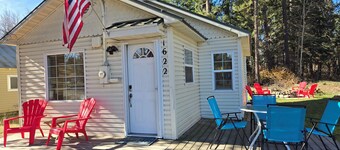 Moonlight Cottage- Camper Parking & Great Fire Pit! Walk to Lake or Town!