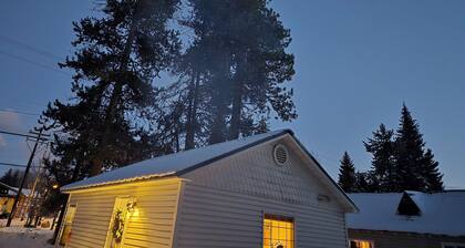 Moonlight Cottage-Great Fire Pit! Walk to Marina, Ponderosa Park or Downtown!