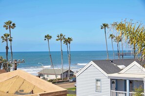Exterior - Roof Top Deck Private Jacuzzi AC, M-A (Oceanside)