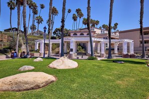 Property grounds - 4P-201 Ocean View Steps to Beach (Oceanside)