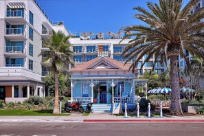 Exterior - 4P-201 Ocean View Steps to Beach (Oceanside)