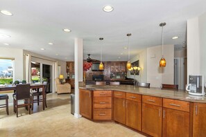 Fridge, microwave, oven, stovetop - 5N-53 Beach Bliss Ocean Views! (Oceanside)