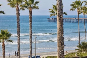 On the beach - 152-4 Coastal Luxury with Panoramic Ocean View (Oceanside)