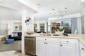 Interior - 5N-31 Beach View, BBQ & Jacuzzi! (Oceanside)