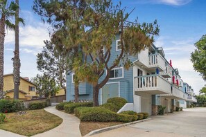Exterior - 3's Pine Olde Carlsbad (Carlsbad)