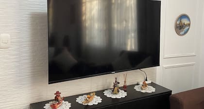 Second floor apartment 7 mins from the historic center.