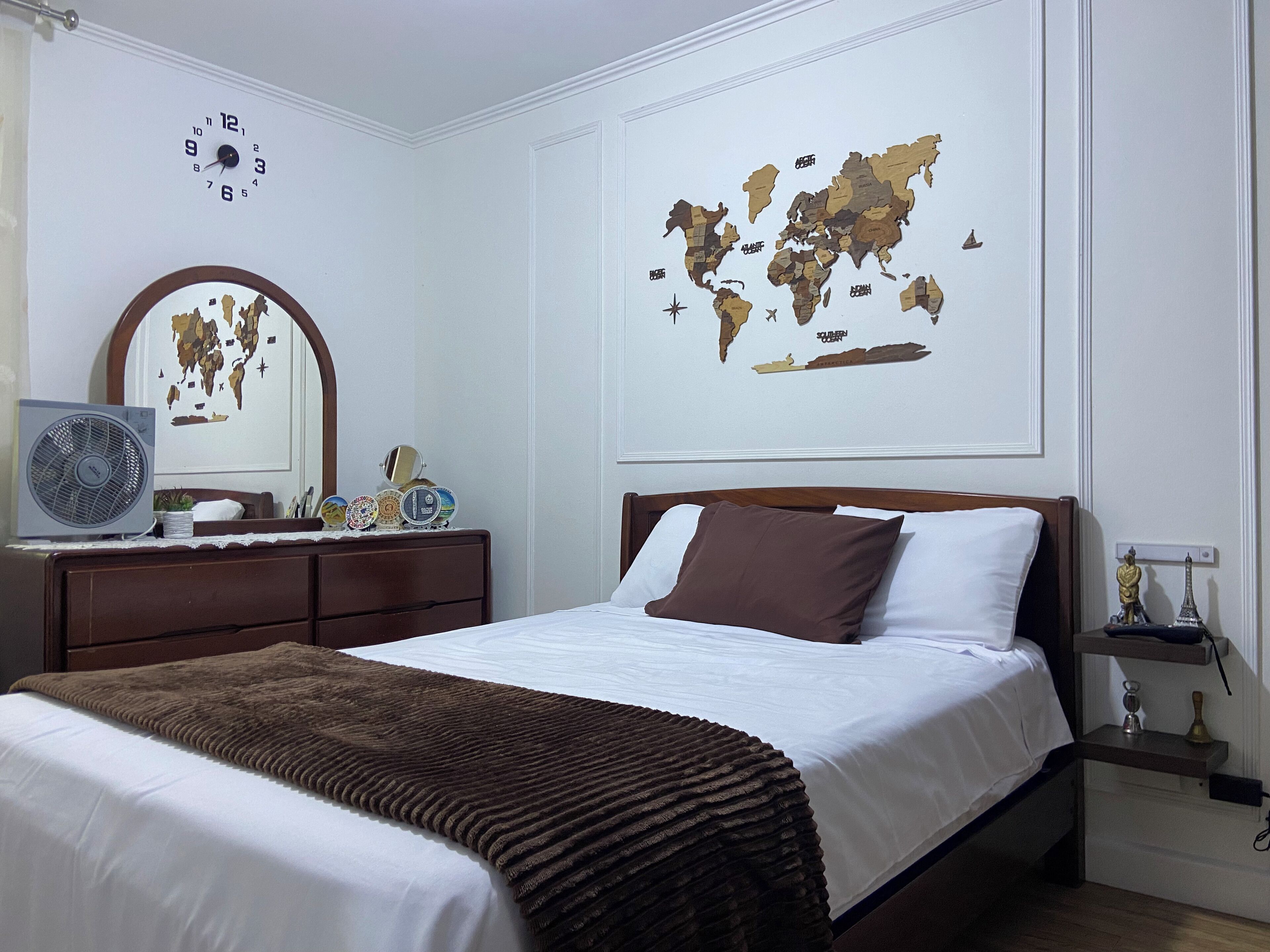 Iron/ironing board, Internet, bed sheets