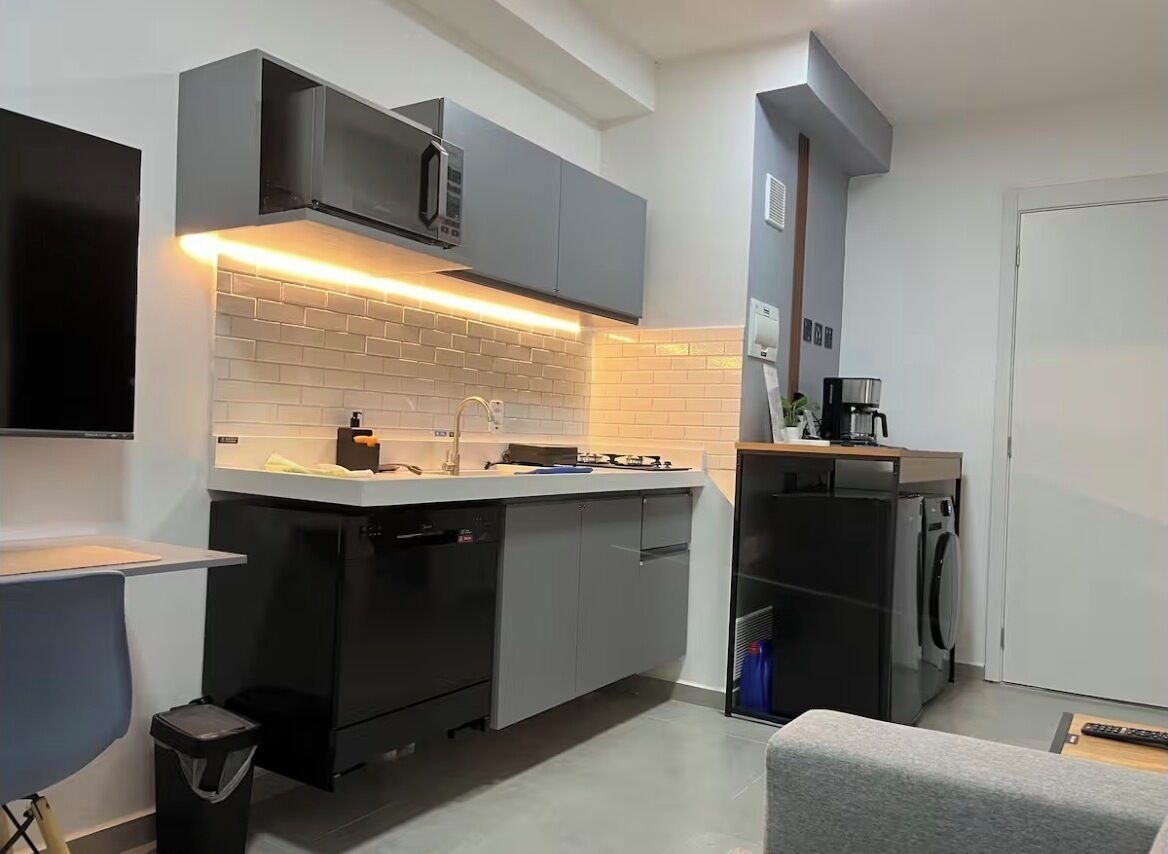 Mikrowelle, Ofen, Herdplatte, Geschirrspüler