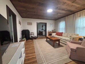 TV - Welcome to Grandmas house, a 3-bedroom home in Ghent WV. (Ghent)