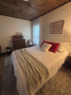 3 bedrooms, internet, bed sheets