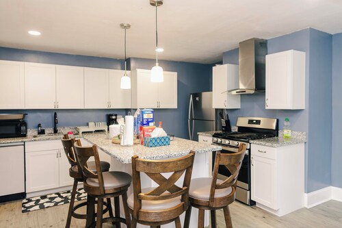Spacious 5-bedroom house in beautiful High Point with AC
