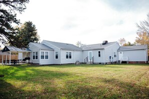 Exterior - Spacious 5-bedroom house in beautiful High Point with AC (High Point)
