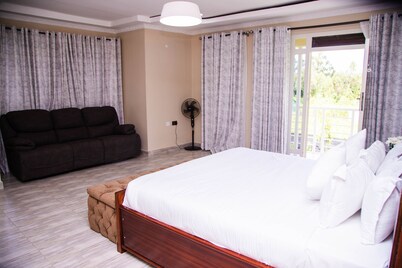 Fantastic 5-bedroom villa near ciala resort in kisumu. Great hill view.
