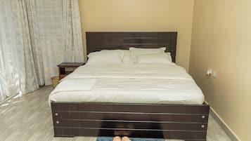 Silitysrauta/-lauta, Wi-Fi, vuodevaatteet