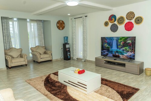 Fantastic 5-bedroom villa near ciala resort in kisumu. Great hill view.