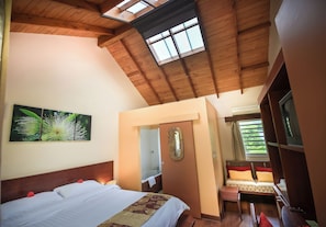 デラックス ルーム | セーフティボックス (室内)、デスク、遮光カーテン