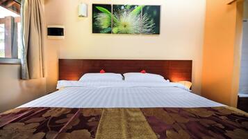 In-room safe, desk, blackout curtains