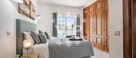 Fer et planche à repasser, Wi-Fi, draps fournis