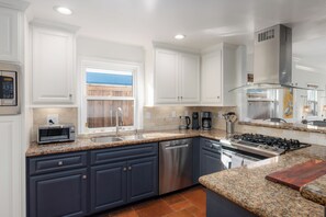 Fridge, microwave, oven, stovetop - Chalcedonia Beach Gem | Single Family, Outdoor Living, Fire Pit, A/C, Parking (San Diego)